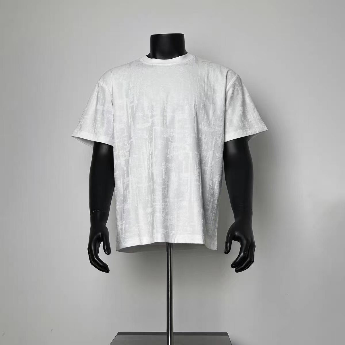 Men Minimal Solid White Subtle Jacquard Pattern Loose Fit Short Sleeve Tee