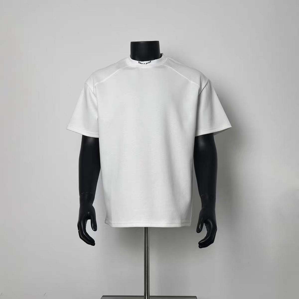 White Raglan Sleeve Crew Neck T-Shirt Men Loose Boxy Fit Minimal Neck Letter Print Basic Casual Tee