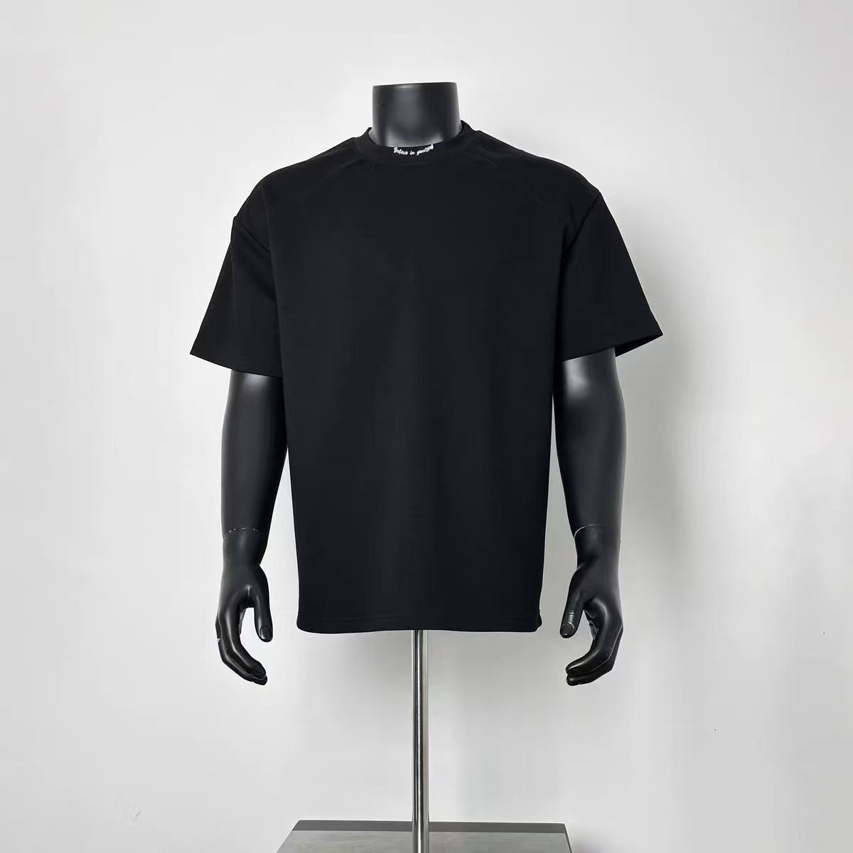Solid Black Raglan Sleeve Crew Neck T-Shirt Men Loose Boxy Fit Hidden Neck Letter Print Minimal Basic Casual Tee