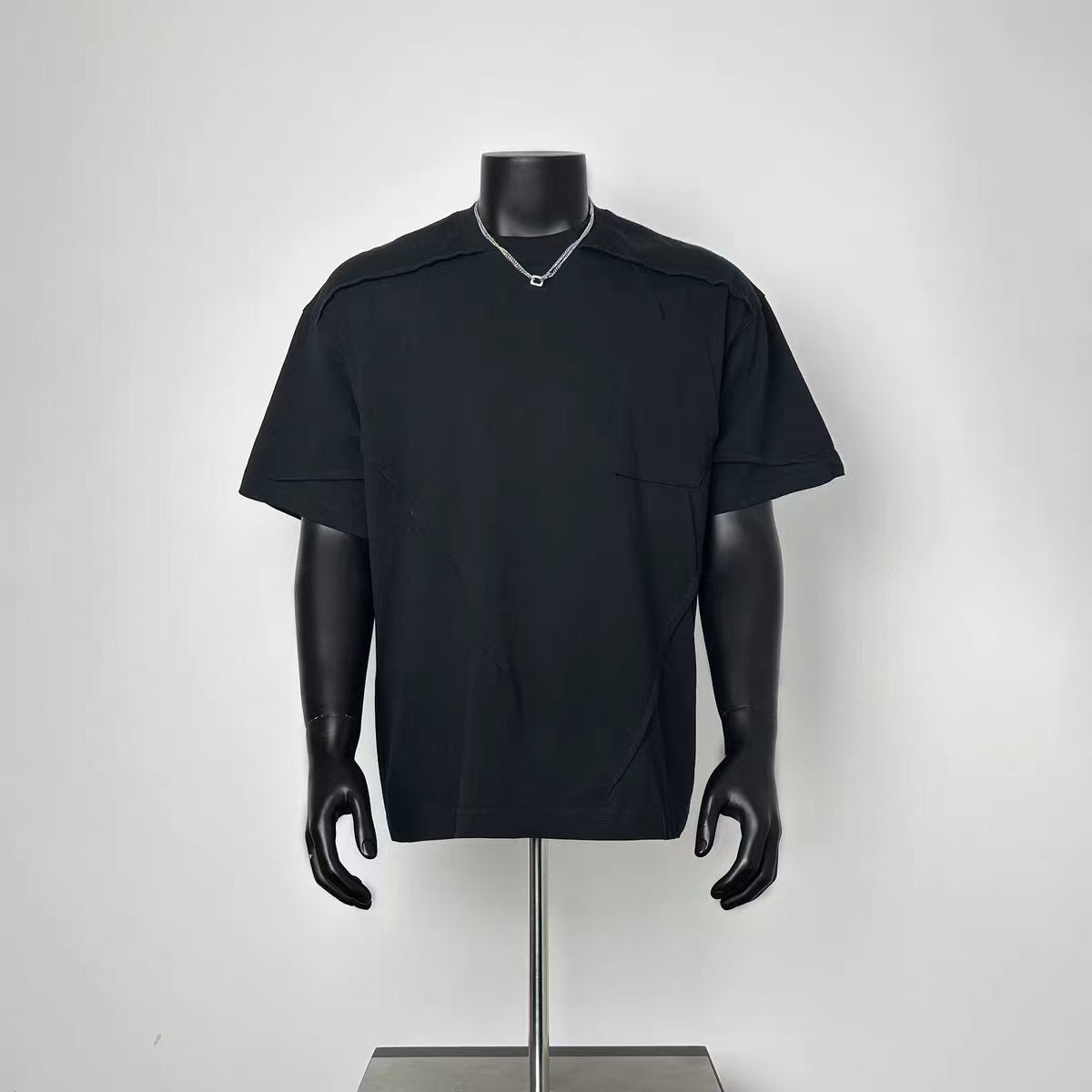 Black Deconstructed Diagonal Seam T-Shirt Men Loose Boxy Crew Neck Chest Patch Pocket Layered Shoulder Panel Avant-Garde Short Sleeve Tee