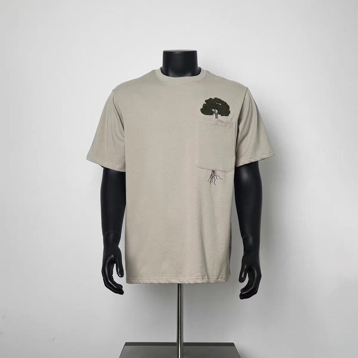 Light Khaki Tree Embroidery Patch Pocket T-Shirt Men Loose Boxy Crew Neck Root Line Print Nature Minimal Casual Short Sleeve Tee